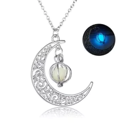 Collar media Luna en internet