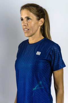 Remera Running Azul Ayana Dama en internet