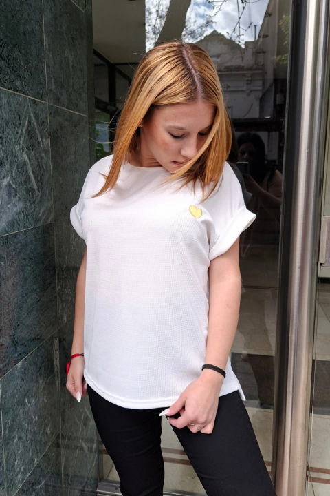 Remera waffle corazón bordado
