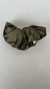 Scrunchie Seda Verde Militar - tienda online