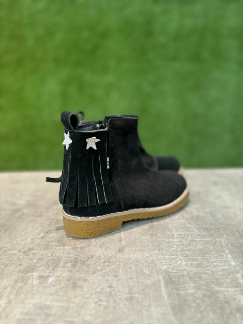 BOTA GAMUZA NEGRA ESTRELAAS FLECOS 6958