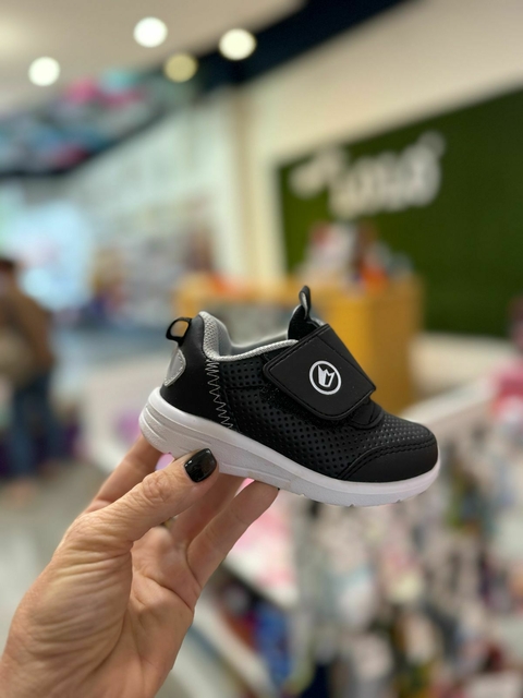ZAPATILLA PU NEGRA ABROJO COLEGIAL 6754 7587 2440