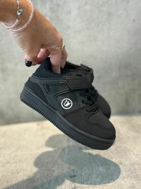 ZAPATILLA TOTAL BLACK .7946