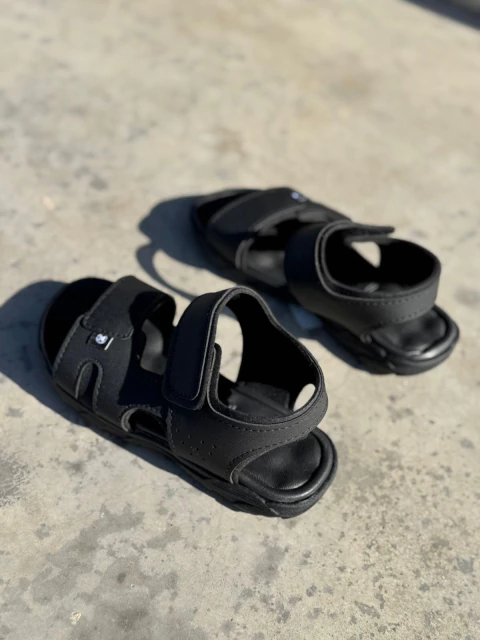 SANDALIA NEGRA PU 8525