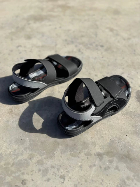 SANDALIA NEGRA CON GRIS 8513