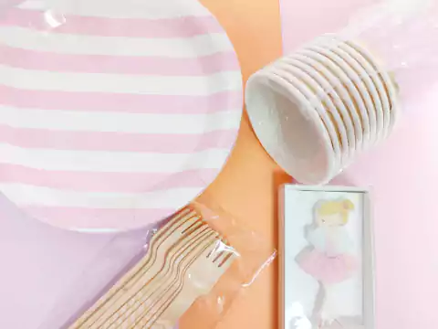 Combo festa Bailarina 10 copos 10 pratos 10 garfinhos 1 vela premium