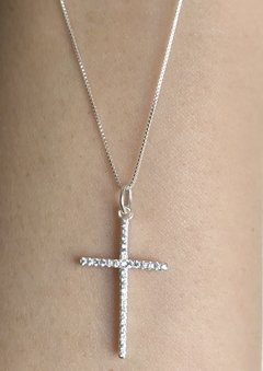 Cruz con Piedras y Cadena en Plata