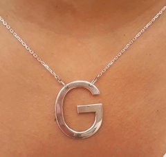 Dije Inicial torcida en Plata con Cadena de Regalo - Los Orfebres