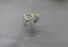Anillo sello 2 iniciales en Plata hecho a mano - Los Orfebres