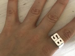 Imagen de Anillo sello 2 iniciales en Plata hecho a mano