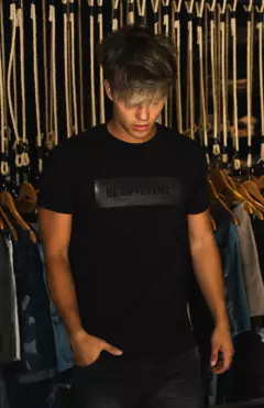 Imagen de REMERA BE DIFERENT (JOREDIF)