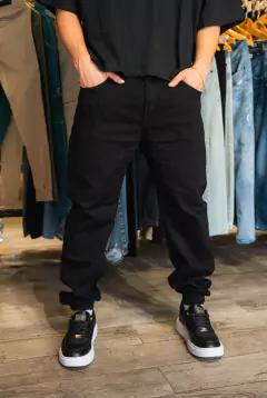 JOGGER NEGRO BOTON (REJEBLAC)