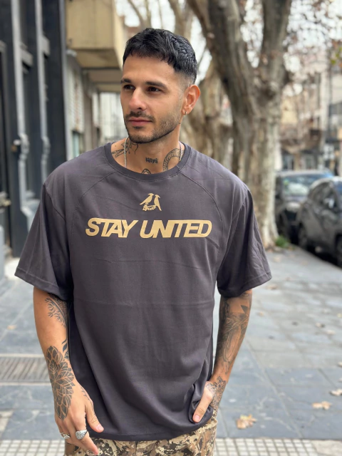 REMERA STAY UNTED - comprar online