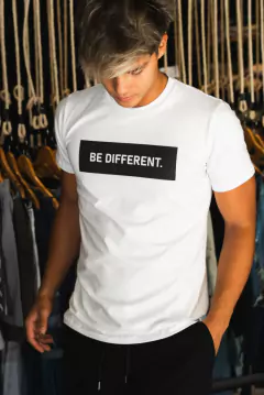 REMERA BE DIFERENT (JOREDIF) - Joao Ind