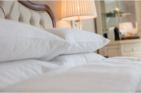 Almohada de hotel King con funda desmontable