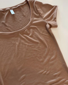 REMERA BASICA TADEO - Sor Juana