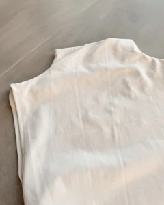 MUSCULOSA MEDIA POLERA CHLOE - Sor Juana