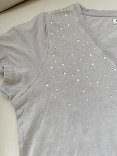 REMERA CON STRASS ANDER - comprar online