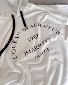 BUZO OVER BEACH CLUB en internet