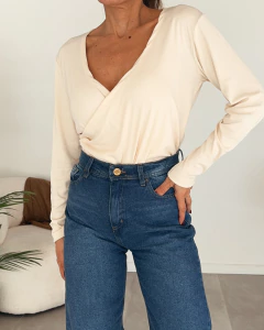 REMERA CRUZADA LALI - Sor Juana