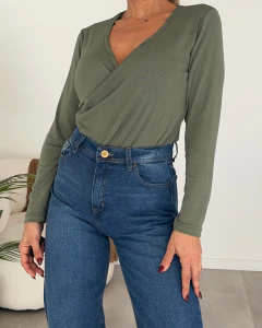 REMERA CRUZADA LALI en internet