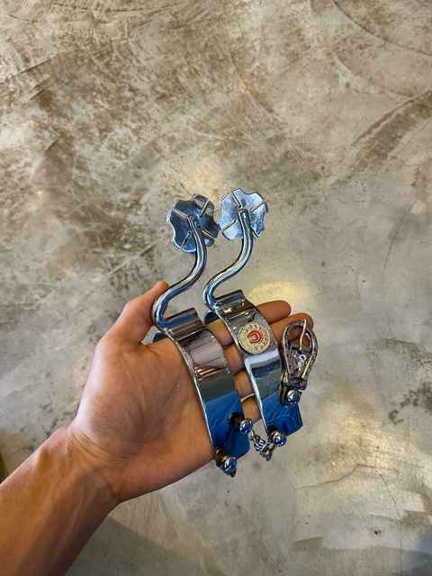 Espora Inox Artesanal Trevo MM