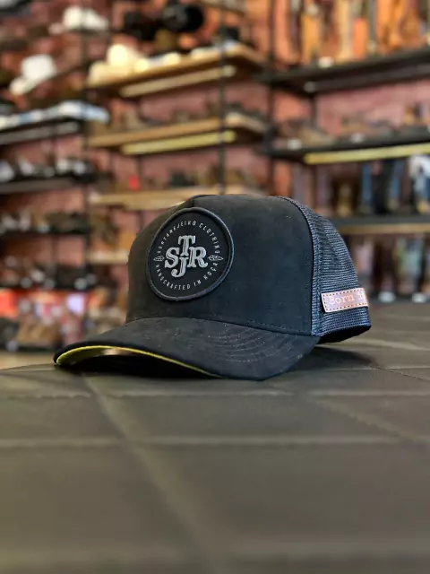 Boné Sertanejeiro Preto Fundo aba Amarelo