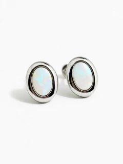 Brinco Oval Madreperola Prata - comprar online