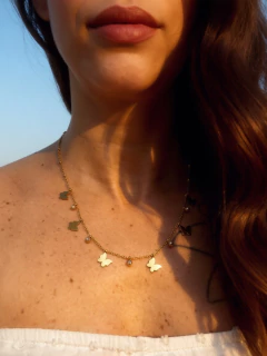 Colar Borboletas + Ponto de Luz Dourado - Itacoa Biju - Loja online