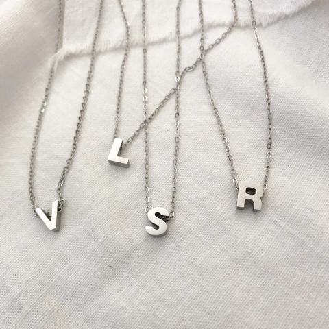 Collar Letter Plateado