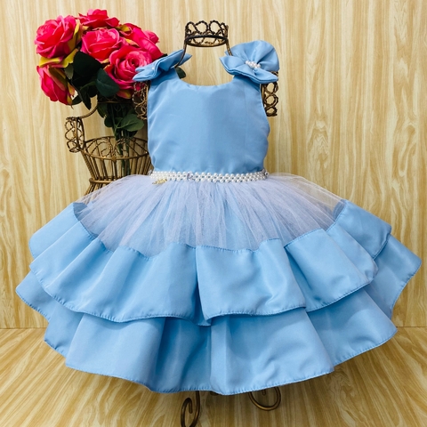 Vestido de festa infantil azul com detalhes em tule e pérolas, ideal para ocasiões especiais.