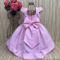 Vestido de festa infantil Loise na cor rosa, com detalhe de laço e tule.