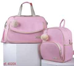 Conjunto de bolsa G e mochila na cor rosa, com pompons decorativos