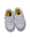 Imagem dos tênis Klin Freestyle Baby, brancos com detalhes cinzas e fecho em velcro.