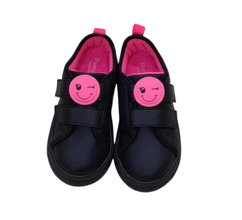 Tênis Pampili preto com detalhes em pink neon, ideal para meninas, com fecho de velcro e enfeite de rosto sorridente.