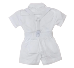 Conjunto Leley branco com suspensório, detalhes nas costas, ideal para crianças.