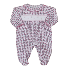 Macacão Anjos Baby com estampa de flores em tons de rosa e branco, ideal para bebês.