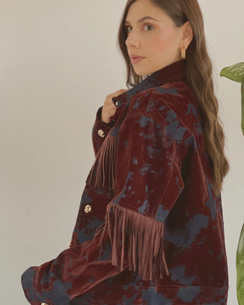 Chaqueta con flecos y botones dorados P.110 en internet