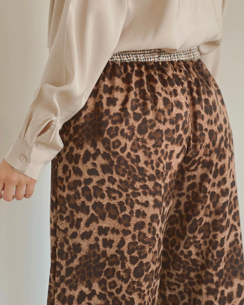 Pantalón animal print de pierna ancha P.107 - tienda online