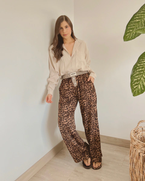 Pantalón animal print de pierna ancha P.107 en internet