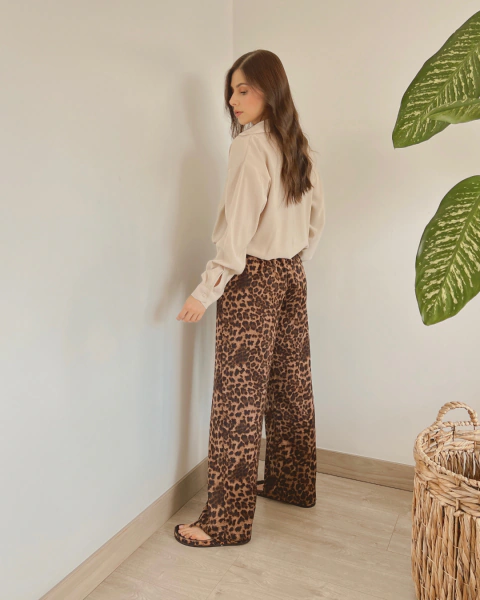 Pantalón animal print de pierna ancha P.107