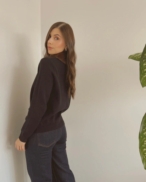 Buzo negro con cuello de efecto pelo P.102 NEGRO - tienda online