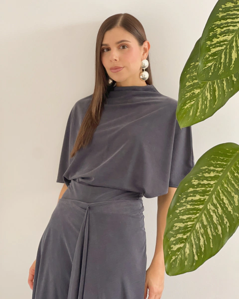 Blusa Set T.187 azul para mujer – detalle de cuello y silueta fluida