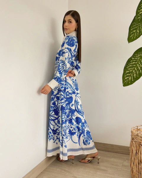 Vestido largo estampado azul y blanco T.171 – vista posterior y lateral