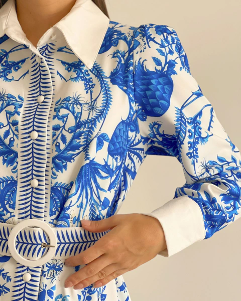 Vestido T.171 azul y blanco para mujer – detalle de estampado, botones y cinturón