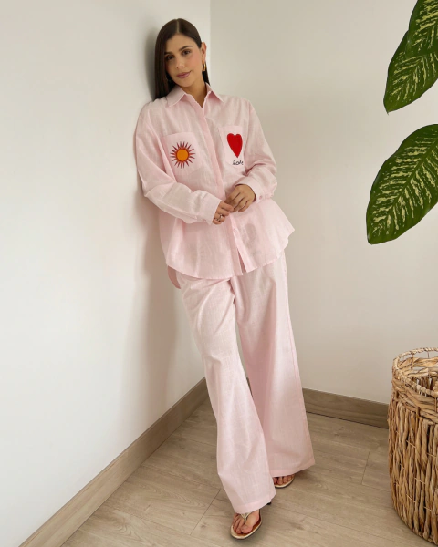 Set rosa P.092 de dos piezas – look completo con camisa y pantalón ancho