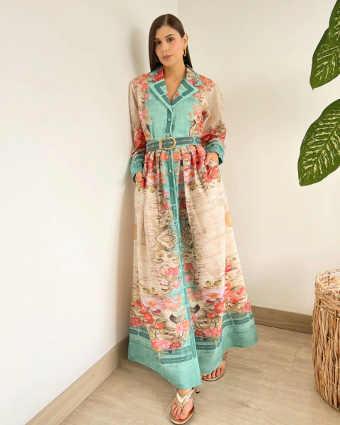 Vestido T.210 PRIMIA – vista completa con cinturón