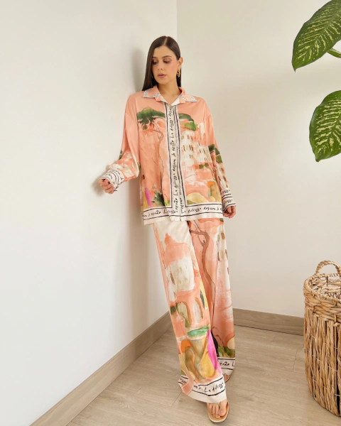 Set naranja estampado para mujer con camisa y pantalón de pierna ancha M.003 de PRIMIA