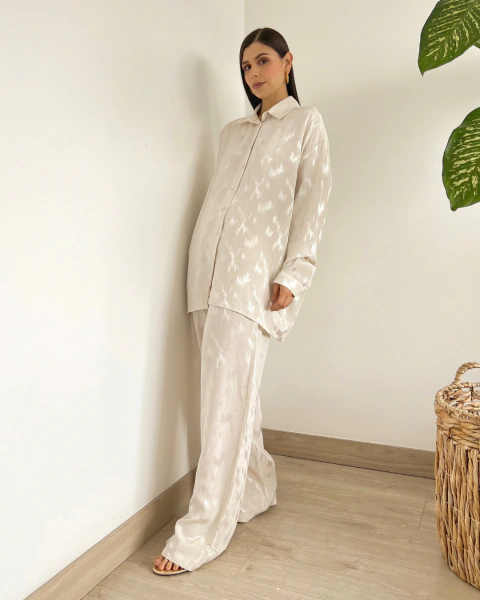 Set T.186 Camisa y Pantalón Marfil con Textura Satinada - tienda online