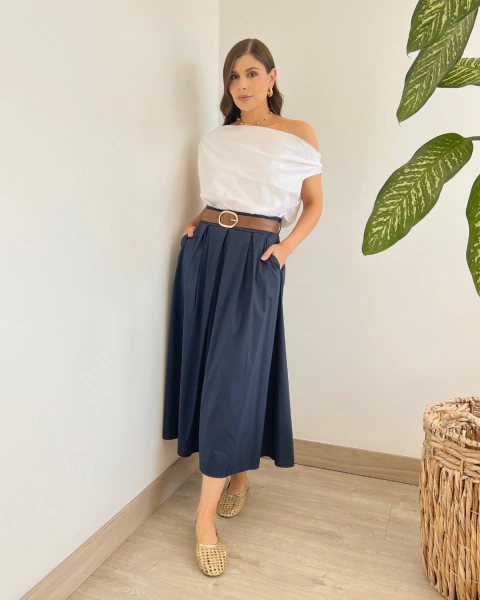 Falda midi P.101 azul oscuro de PRIMIA con pliegues amplios y cintura alta